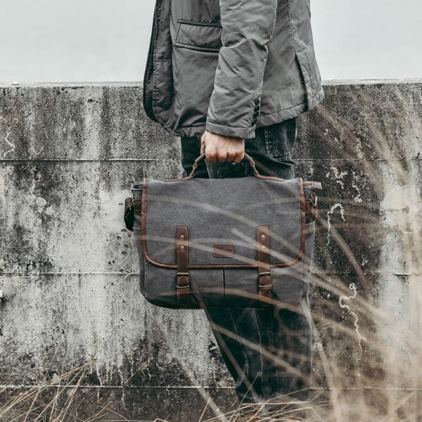 Bolsa Mensajero de Lona y Cuero para Hombre: Combinación Perfecta de Utilidad y Elegancia - Image 4