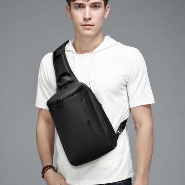 Mochila para Hombre Cruzada Impermeable Antirrobo Negra Con USB - Image 5