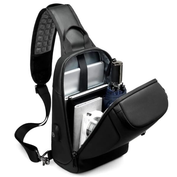Mochila para Hombre Cruzada Impermeable Antirrobo Negra Con USB - Image 4