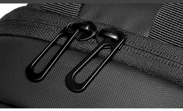 Mochila de Correa Cruzada Impermeable Hombre con Puerta USB - Image 9