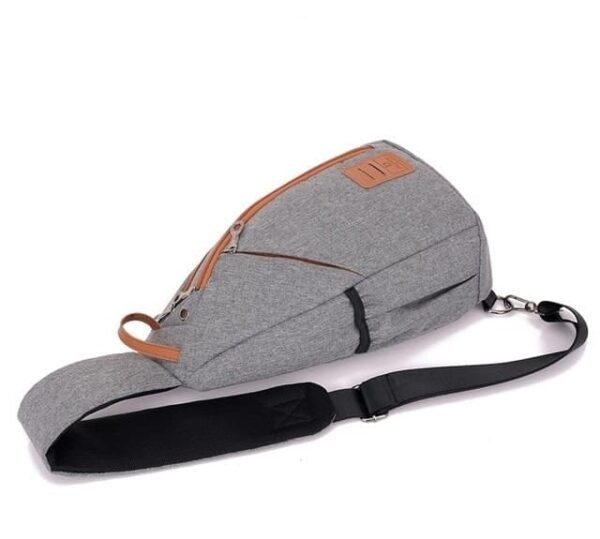 Bolsa de Pecho para Hombre con Puerto para Auriculares - Image 4