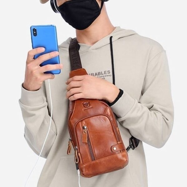 Bolso de Pecho para Hombre Cuero con USB - Image 8